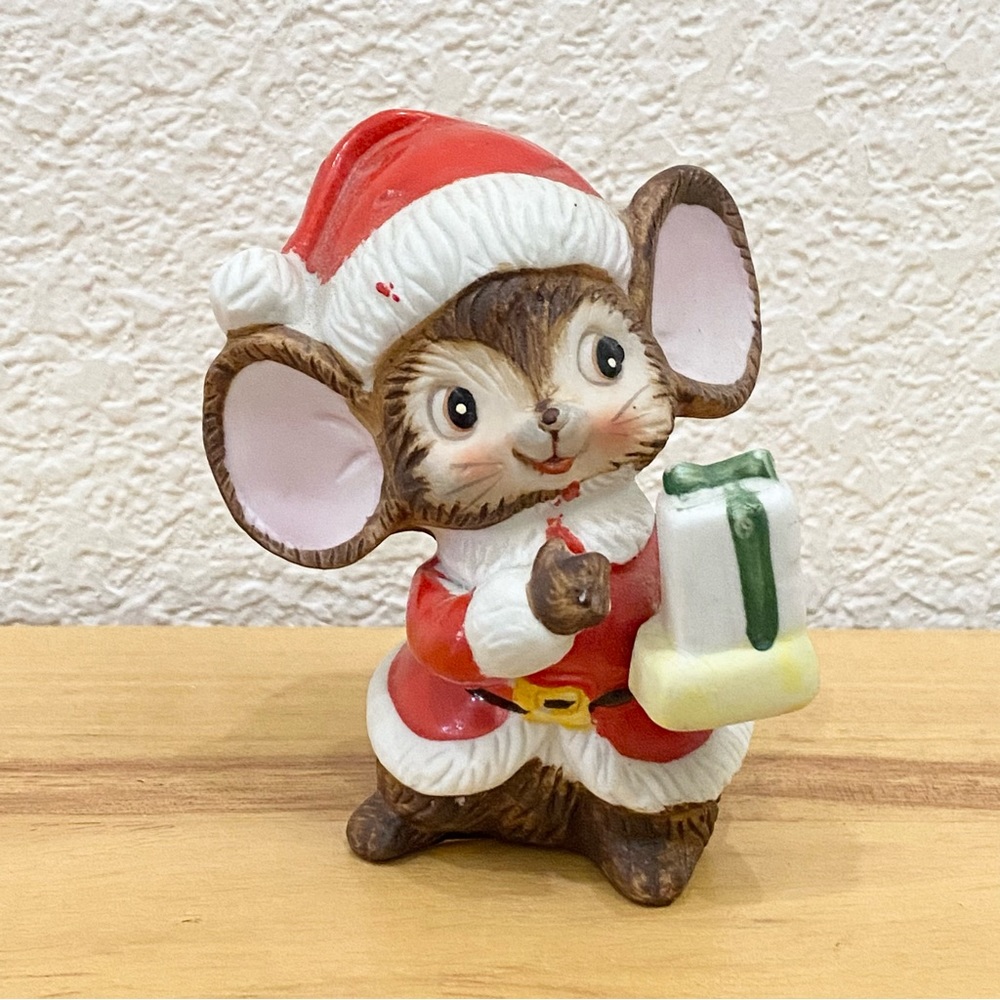 Vintage HOMCO Anthropomorphic Santa Mouse with Gift Ceramic Figurine